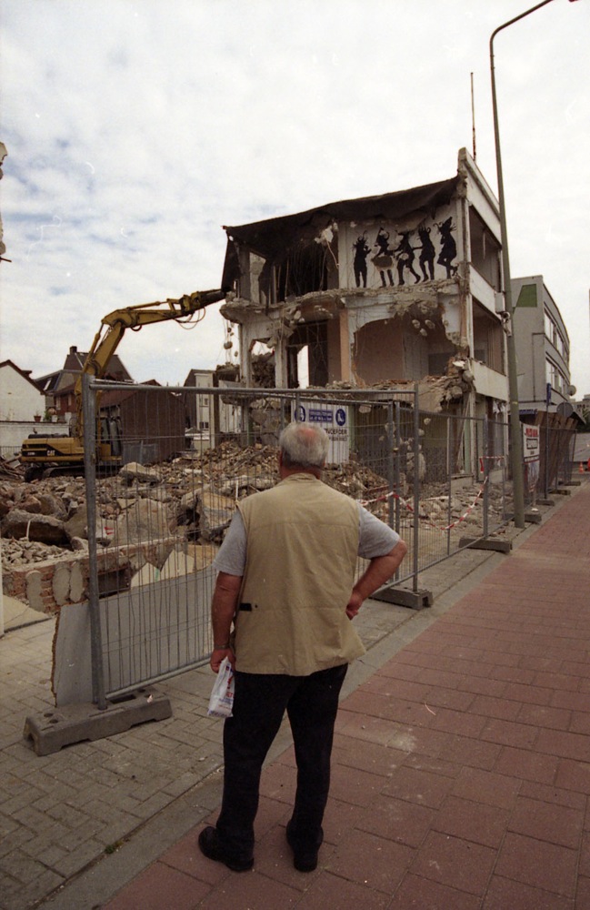 Abriss von Kunstwerken - Foto von Fredrico Ileck